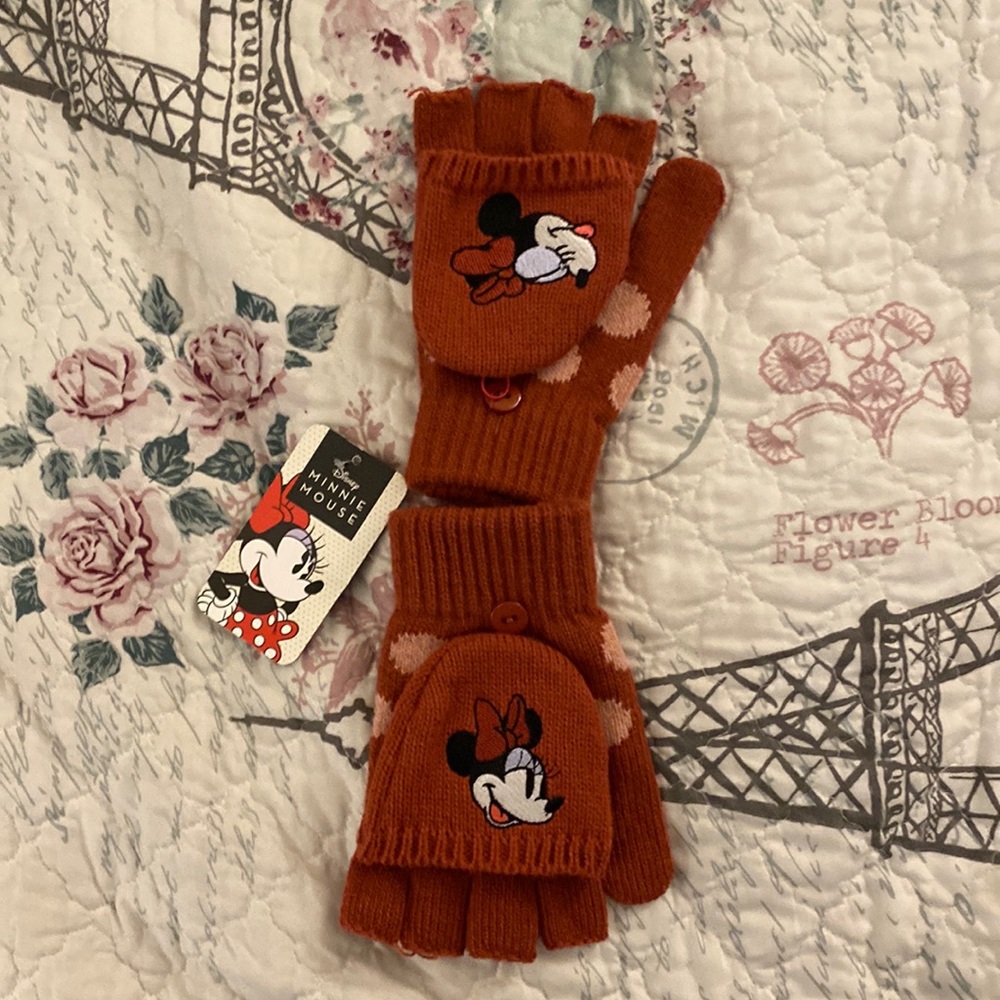 Minnie Mouse ladies gloves.😊